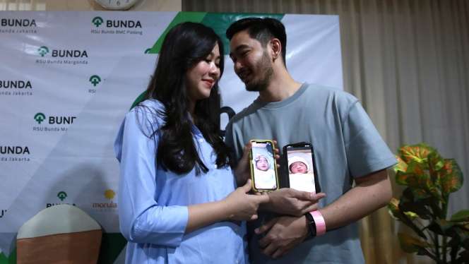 Foto Raut Bahagia Syahnaz dan Jeje Usai Kelahiran si Kembar