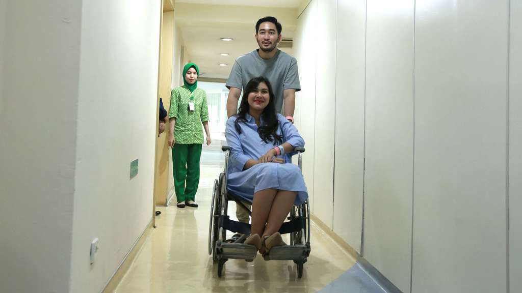 Foto Raut Bahagia Syahnaz dan Jeje Usai Kelahiran si Kembar