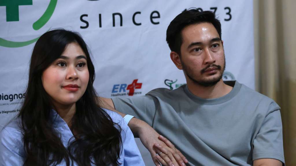 Foto Raut Bahagia Syahnaz dan Jeje Usai Kelahiran si Kembar