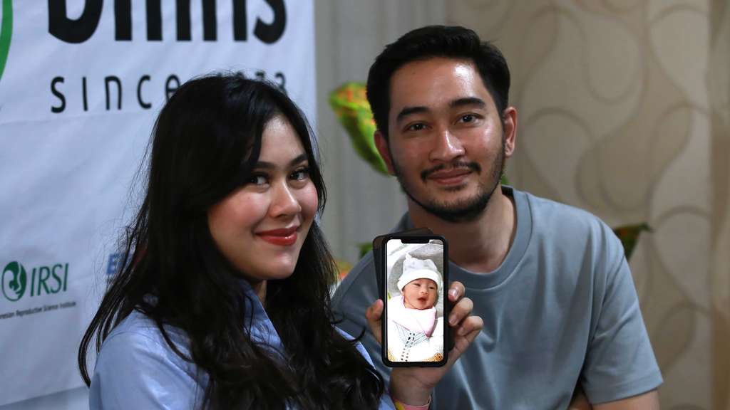 Foto Raut Bahagia Syahnaz dan Jeje Usai Kelahiran si Kembar