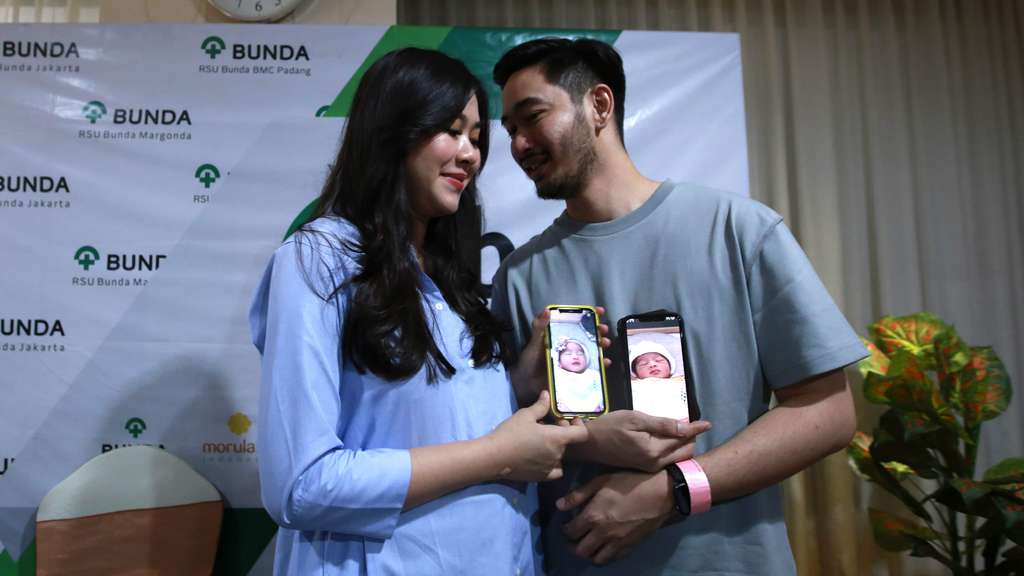 Foto Raut Bahagia Syahnaz dan Jeje Usai Kelahiran si Kembar