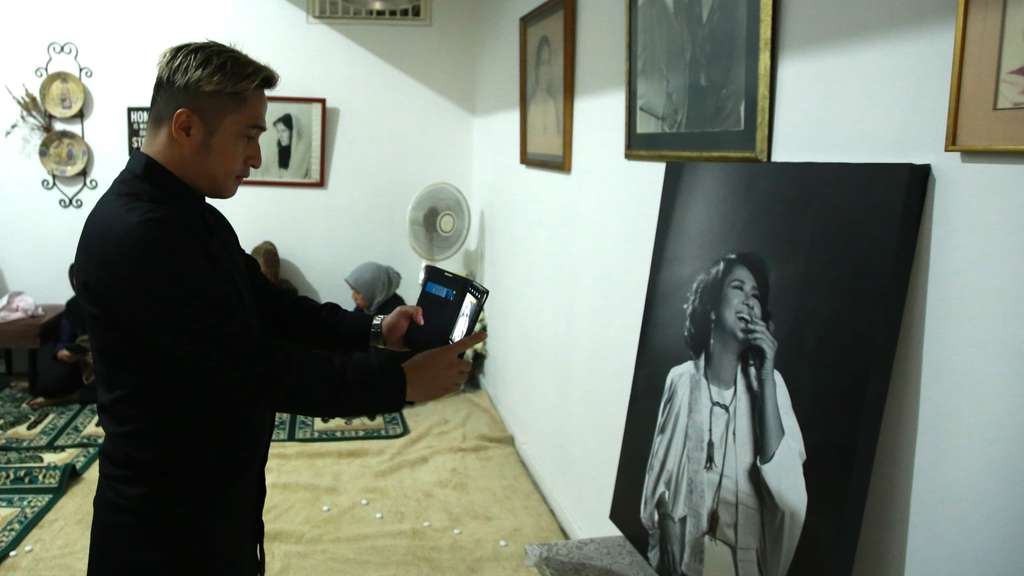 Mengenang Cantiknya Ria Irawan Lewat Foto Lawasnya