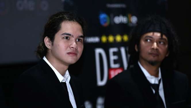 Foto Ekspresi Dul, `Member` Baru Dewa 19 Bersama Ahmad Dhani