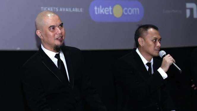 Foto Ekspresi Dul, `Member` Baru Dewa 19 Bersama Ahmad Dhani