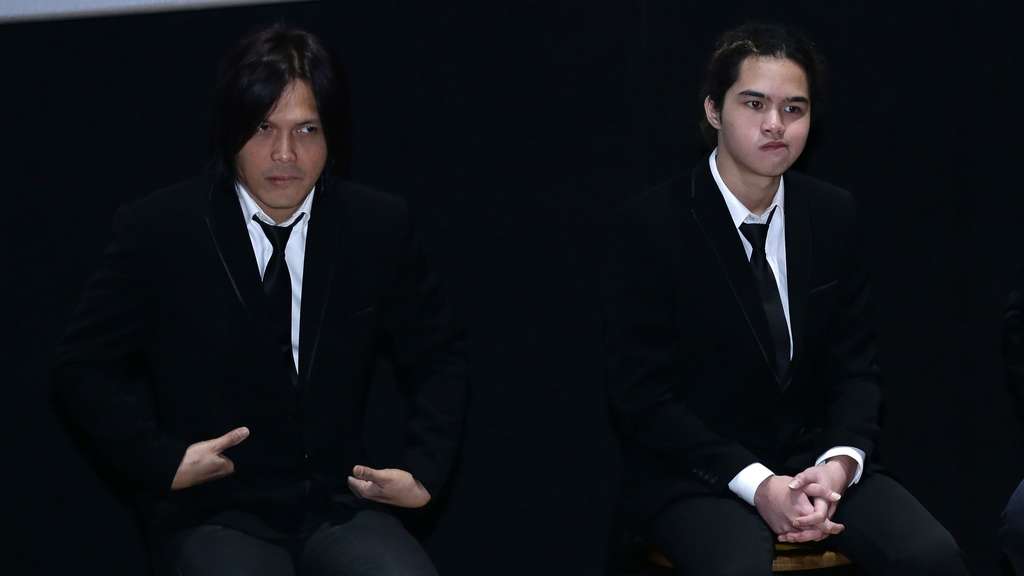 Foto Ekspresi Dul, `Member` Baru Dewa 19 Bersama Ahmad Dhani