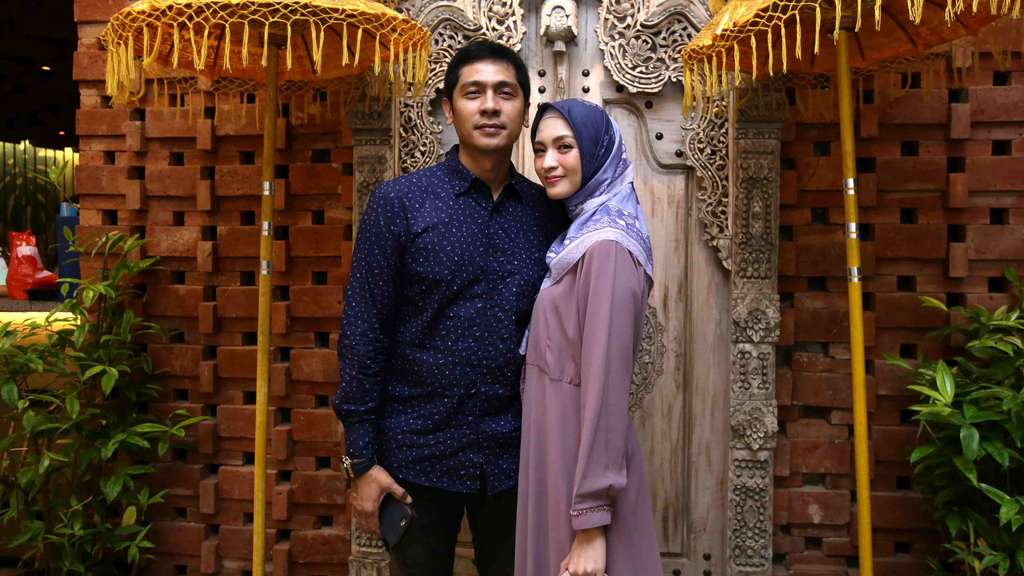 Hijab Etnik Lampung Besutan Donita