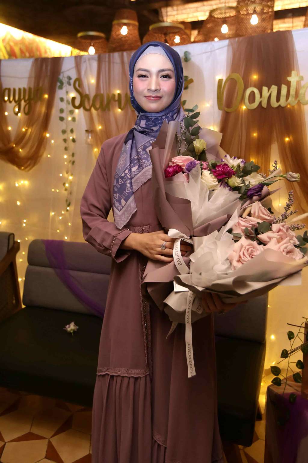 Hijab Etnik Lampung Besutan Donita