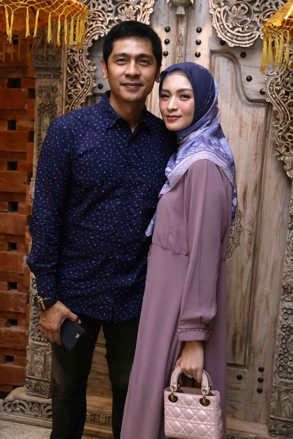 Hijab Etnik Lampung Besutan Donita