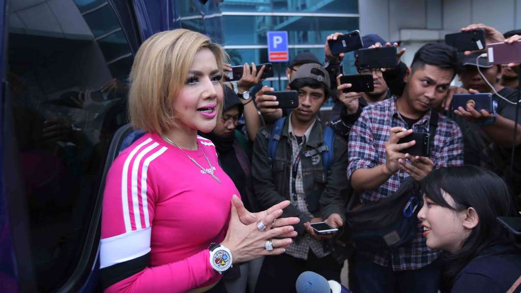 Usai Ribut, Barbie Kumalasari Bentuk Trio dengan Lucinta Luna