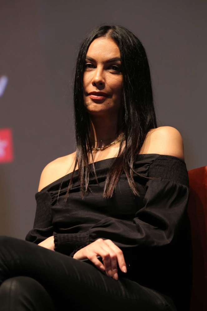 7 Potret Cantiknya Sophia Latjuba dalam Balutan Busana Hitam