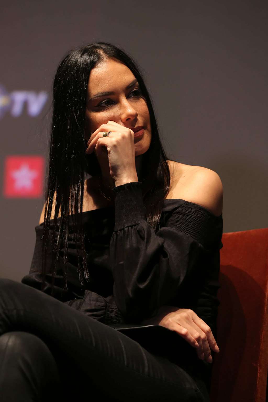 7 Potret Cantiknya Sophia Latjuba dalam Balutan Busana Hitam