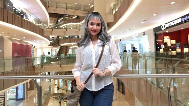 Penampilan Berbeda Angelica Simperler Curi Perhatian