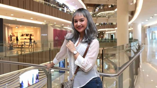 Penampilan Berbeda Angelica Simperler Curi Perhatian