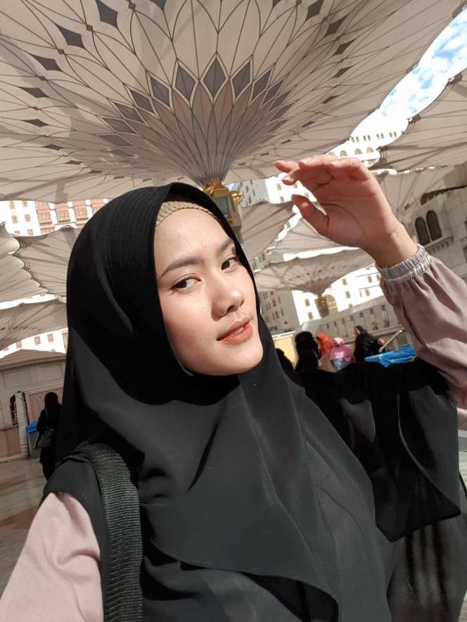 Potret Ratu Isyell, Pemenang DIW 2019 Tunaikan Ibadah Umroh
