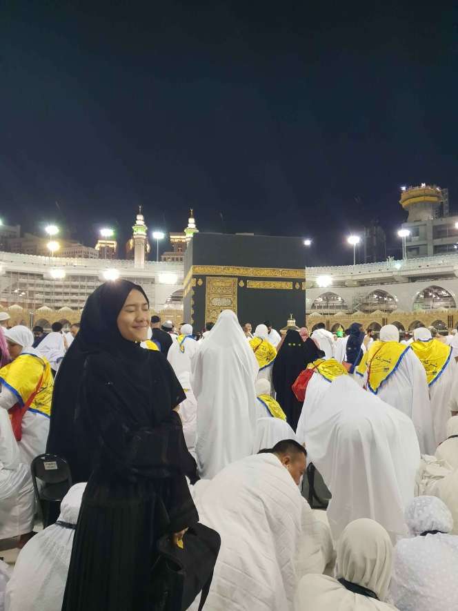 Potret Ratu Isyell, Pemenang DIW 2019 Tunaikan Ibadah Umroh