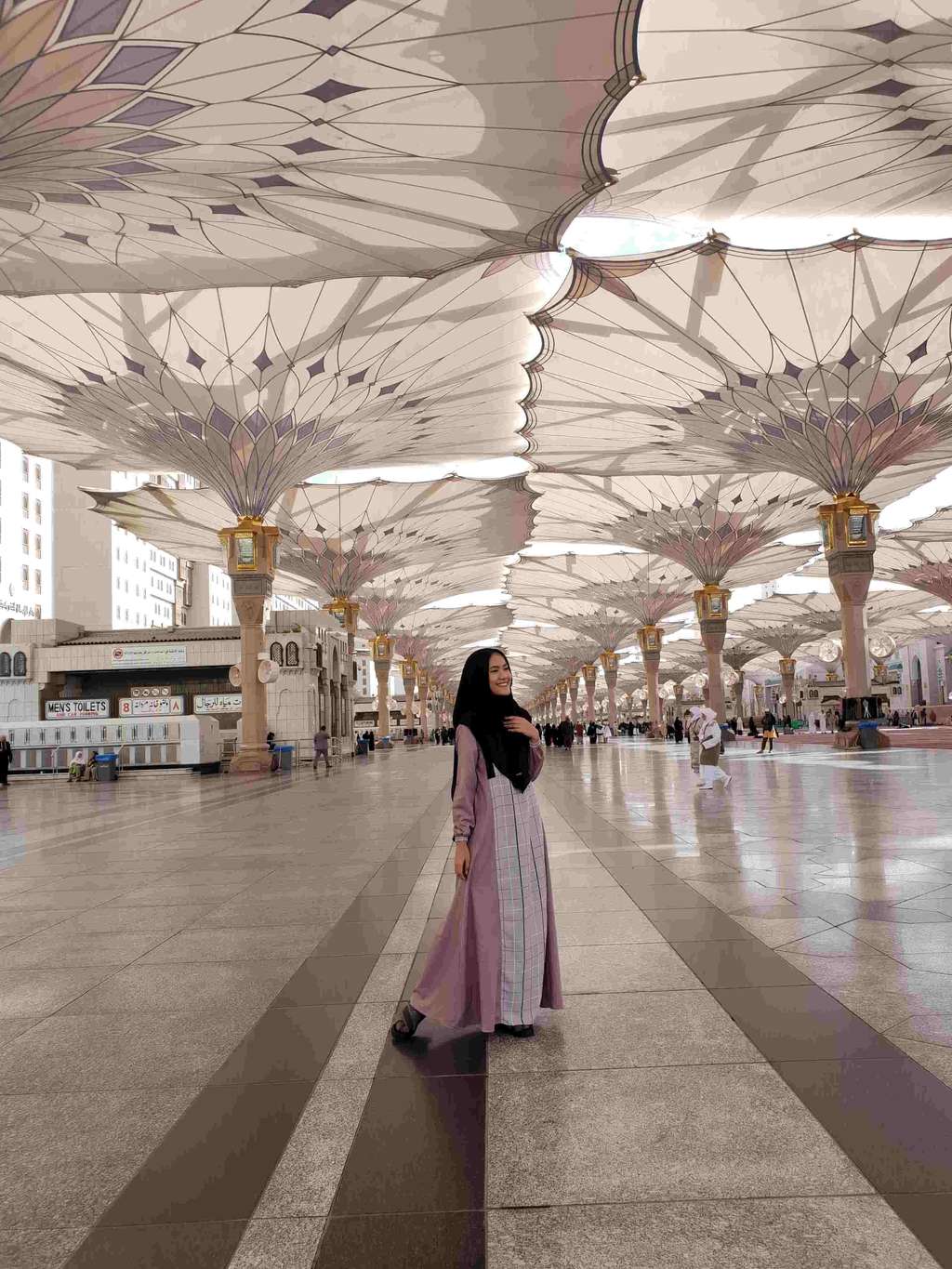 Potret Ratu Isyell, Pemenang DIW 2019 Tunaikan Ibadah Umroh