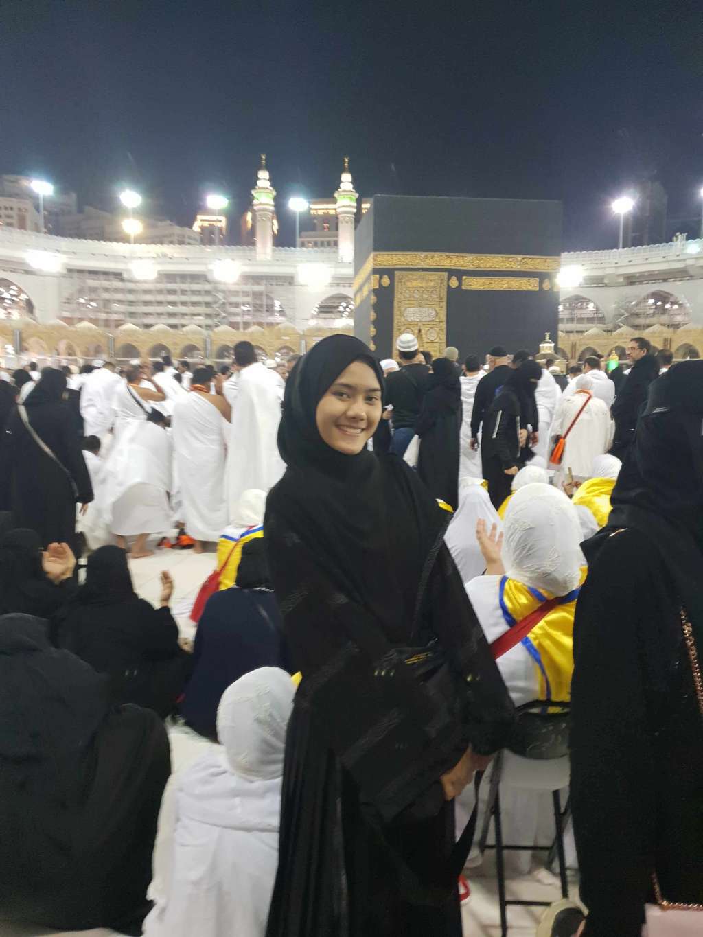 Potret Ratu Isyell, Pemenang DIW 2019 Tunaikan Ibadah Umroh