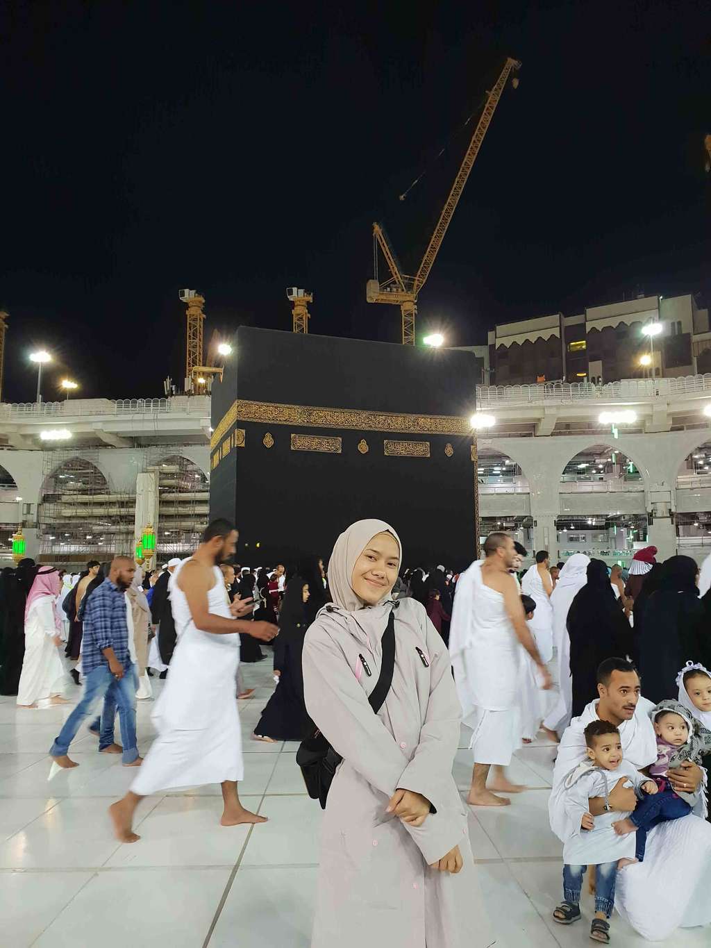 Potret Ratu Isyell, Pemenang DIW 2019 Tunaikan Ibadah Umroh