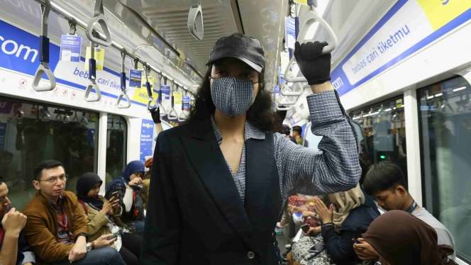 8 Potret Fashion Show Perdana di MRT Jakarta