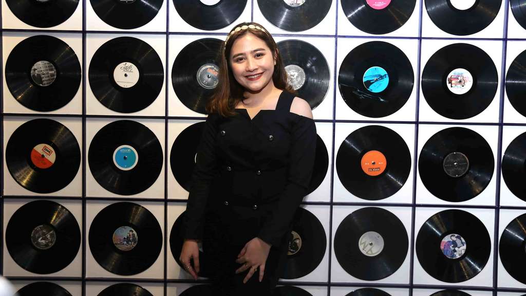 Cerita Proyek Kolaborasi Jarak Jauh ala Prilly Latuconsina