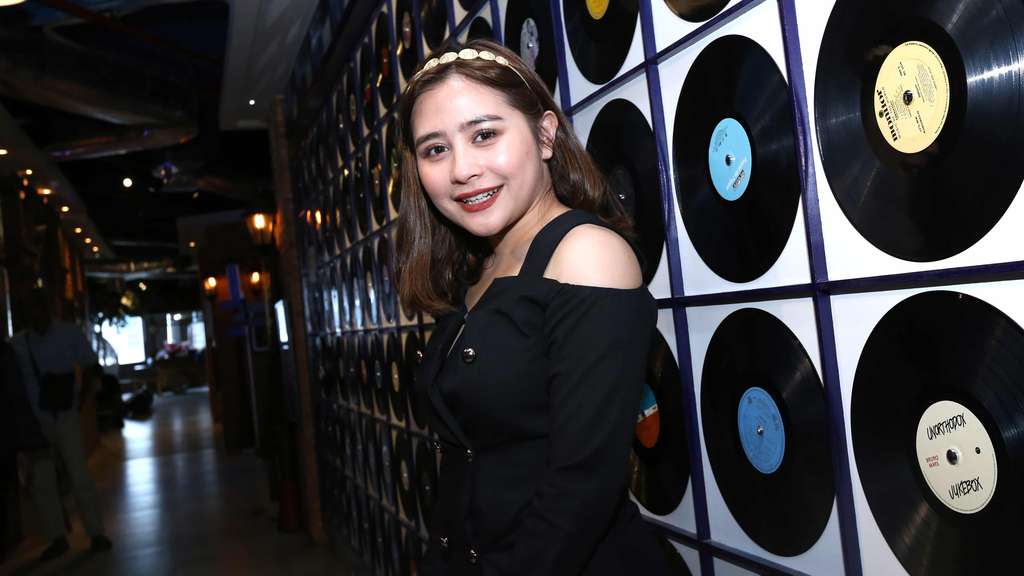 Cerita Proyek Kolaborasi Jarak Jauh ala Prilly Latuconsina