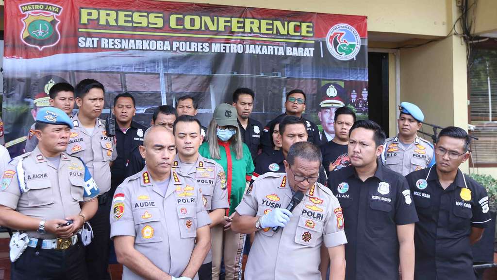 KTP Wanita Paspor Pria, Polisi Bingung Pilih Sel Lucinta Luna