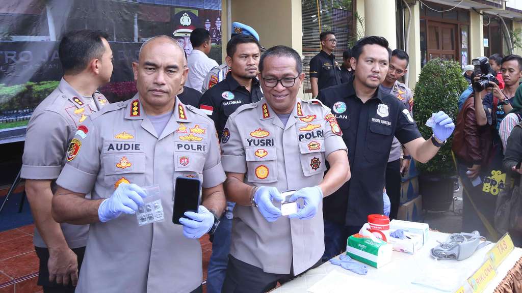 KTP Wanita Paspor Pria, Polisi Bingung Pilih Sel Lucinta Luna