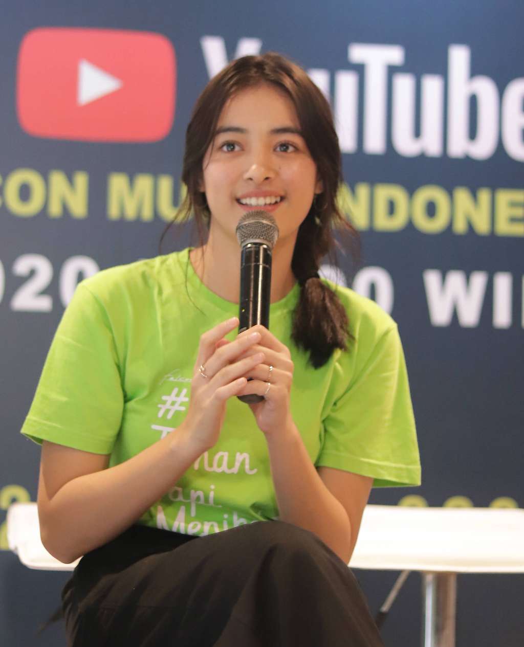 Respon Mawar de Jongh Dibandingkan dengan Vanesha Prescilla