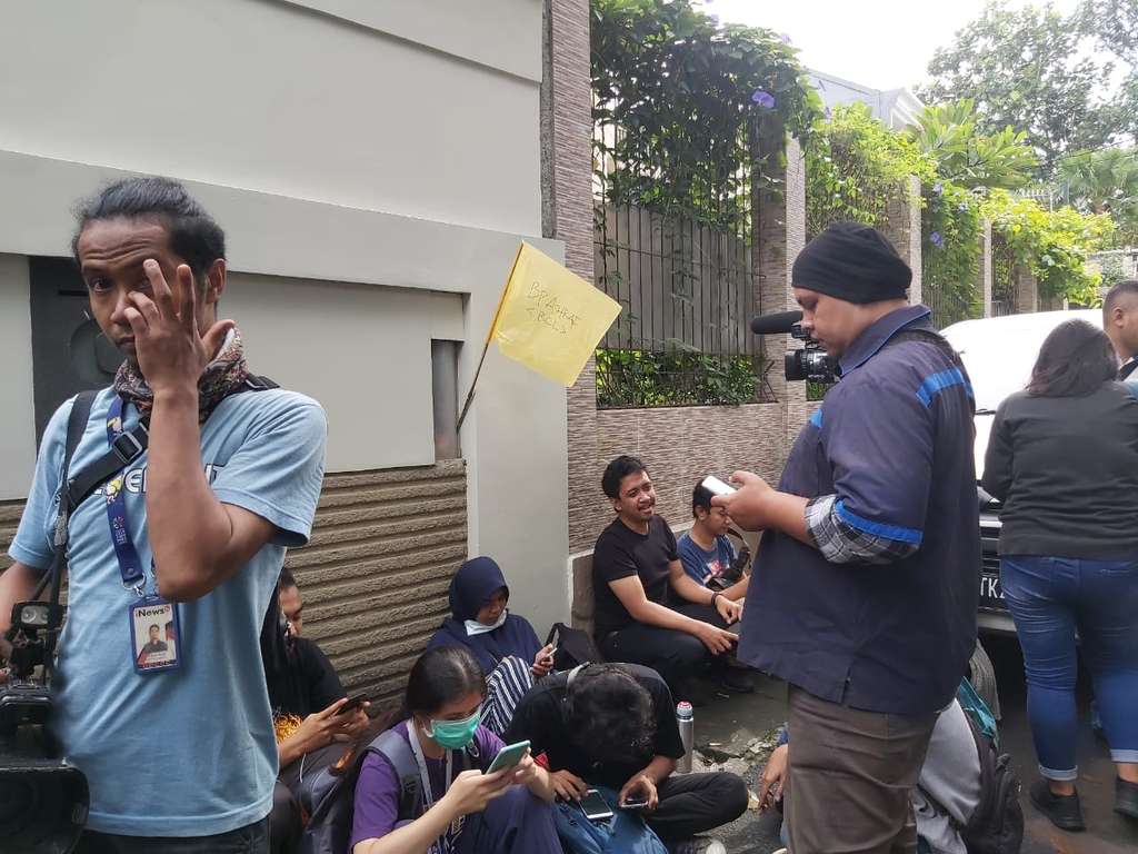 Suasana Rumah Duka Suami BCL, Ashraf Sinclair