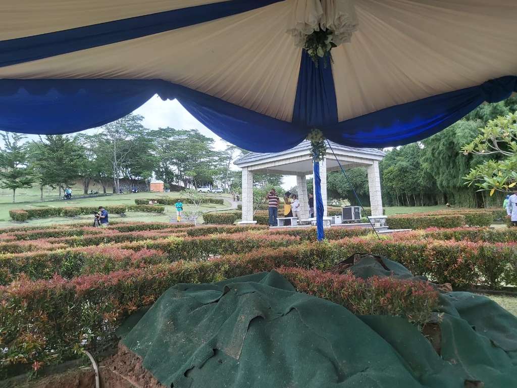 Melihat Pusara Ashraf Sinclair