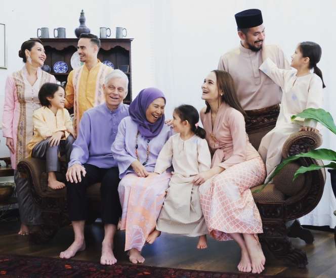 Mengharukan, Momen Keakraban Ashraf Sinclair dan Ibunda