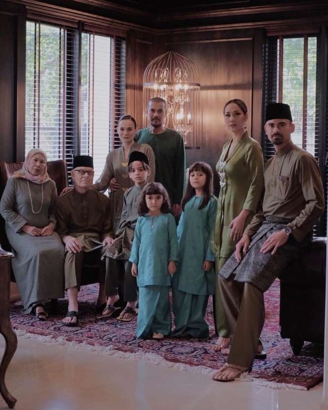 Mengharukan, Momen Keakraban Ashraf Sinclair dan Ibunda