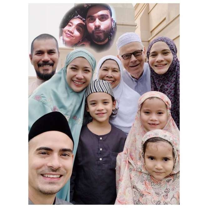 Mengharukan, Momen Keakraban Ashraf Sinclair dan Ibunda
