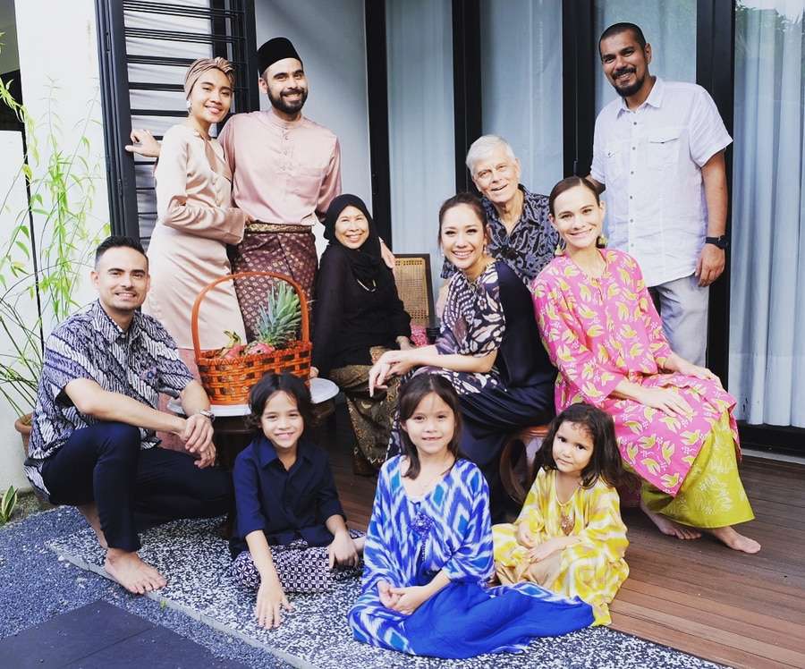 Mengharukan, Momen Keakraban Ashraf Sinclair dan Ibunda