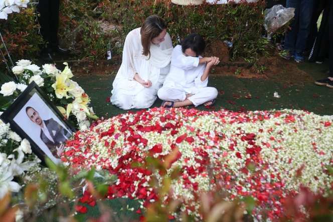 Potret Pilu Noah Tak Ingin Tinggalkan Makam Ashraf Sinclair
