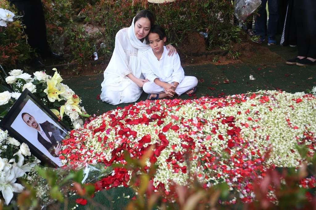 Potret Pilu Noah Tak Ingin Tinggalkan Makam Ashraf Sinclair