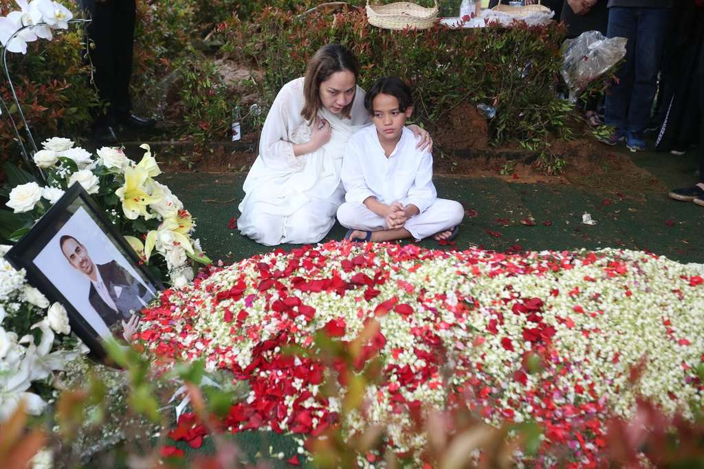 Potret Pilu Noah Tak Ingin Tinggalkan Makam Ashraf Sinclair