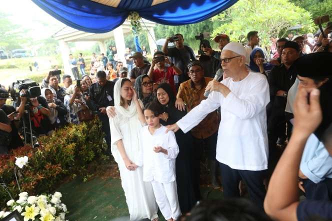 Pesan Penuh Cinta Ayah Ashraf Sinclair Bikin BCL Menangis