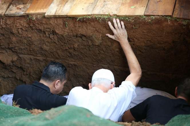 Pesan Penuh Cinta Ayah Ashraf Sinclair Bikin BCL Menangis