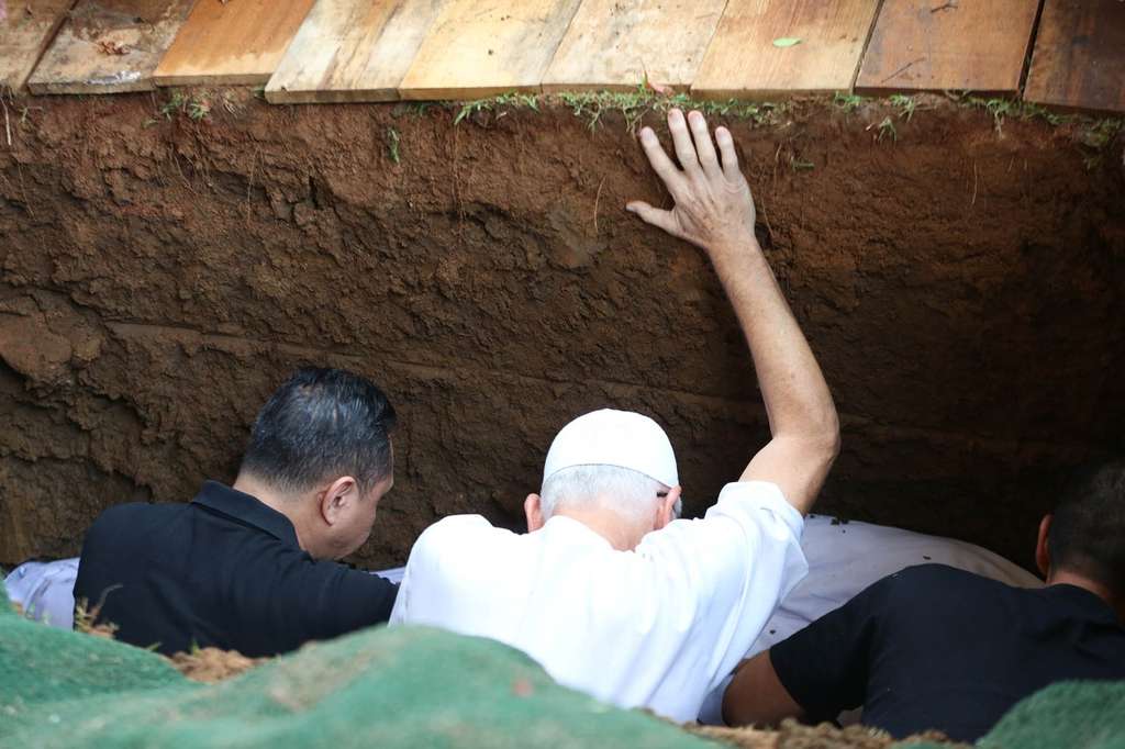 Pesan Penuh Cinta Ayah Ashraf Sinclair Bikin BCL Menangis