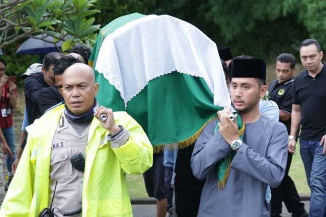 Sederet Artis di Pemakaman Ashraf, dari Ariel hingga Afgan