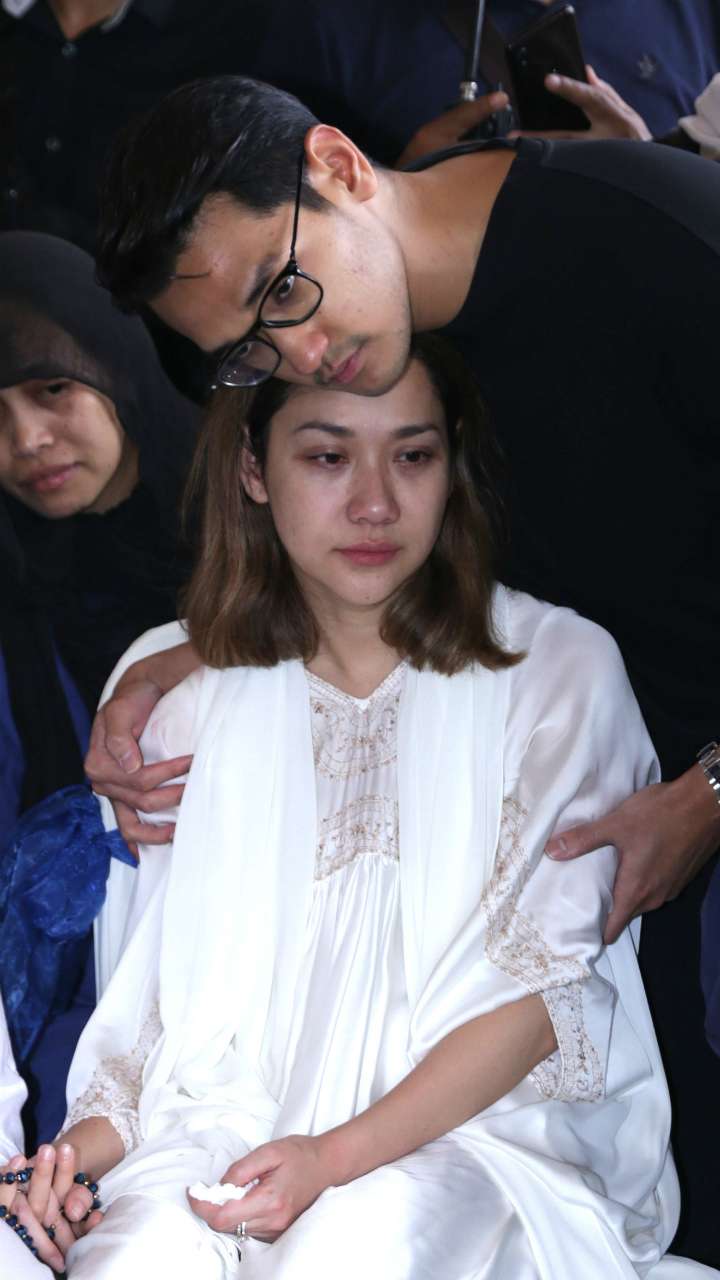 Sederet Artis di Pemakaman Ashraf, dari Ariel hingga Afgan