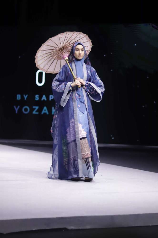 Elegan, Kimono dan Keindahan Bunga Sakura Menjadi Busana Syari
