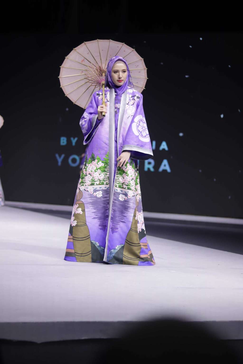 Elegan, Kimono dan Keindahan Bunga Sakura Menjadi Busana Syari