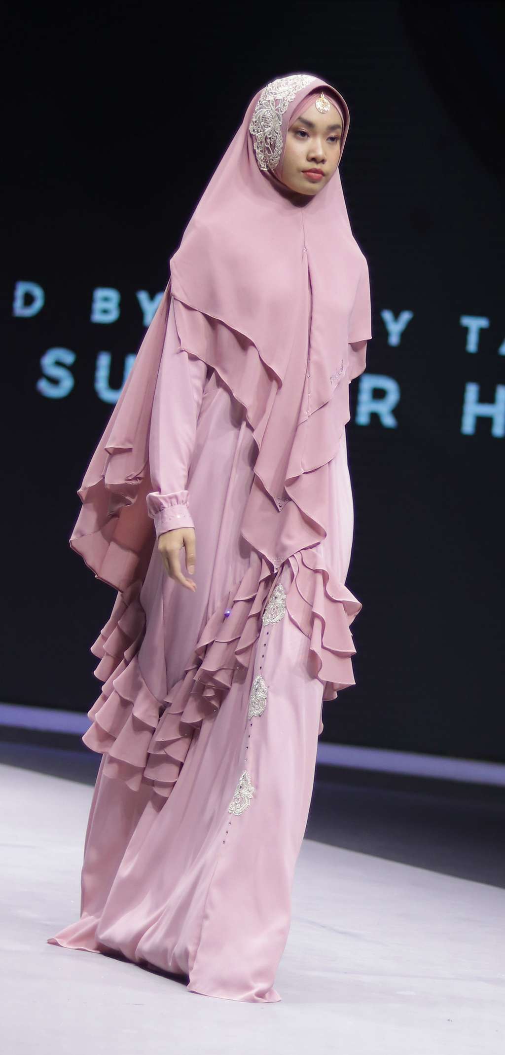 Pesona Keindahan Koleksi Gamis Risty Tagor
