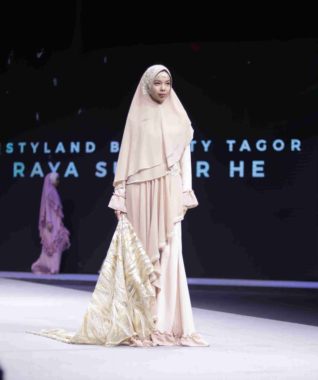Pesona Keindahan Koleksi Gamis Risty Tagor