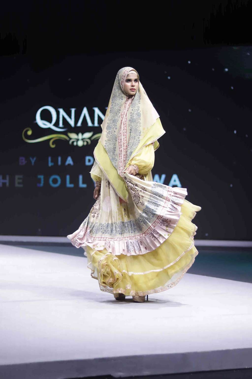 Tampil Islami ala Bollywood Karya Lia Dahlia