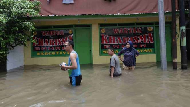 Foto Terkini Banjir di Kampung Makasar, Ketinggian Air Semeter