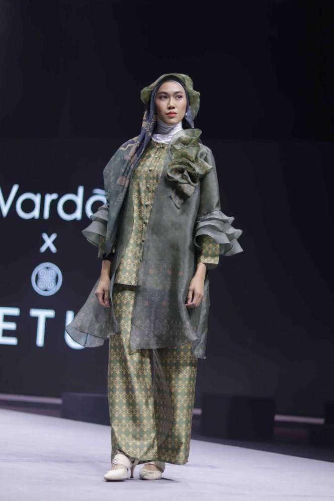 Koleksi Modest Wear dengan Riasan Flawless