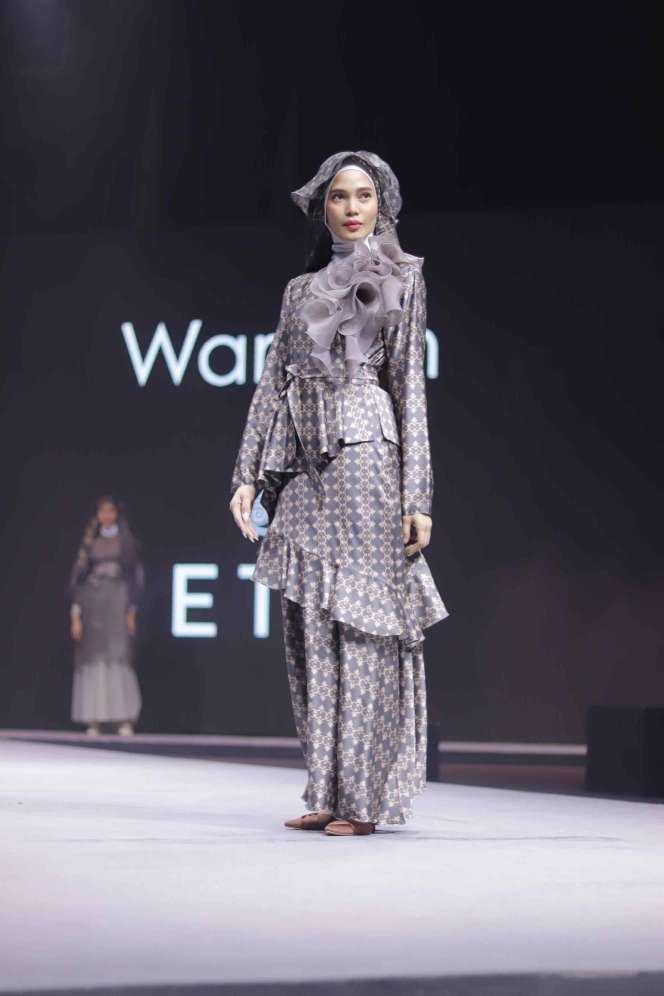 Koleksi Modest Wear dengan Riasan Flawless